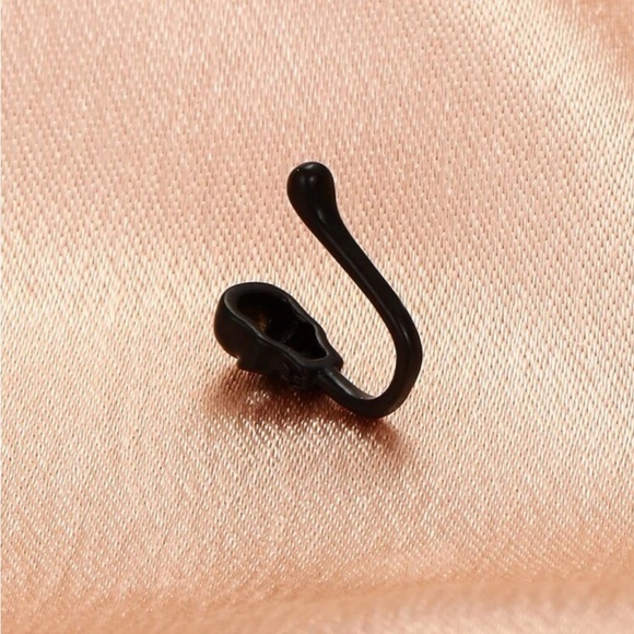 BLACK SKULL NOSE CUFF - Picture 3 of 5